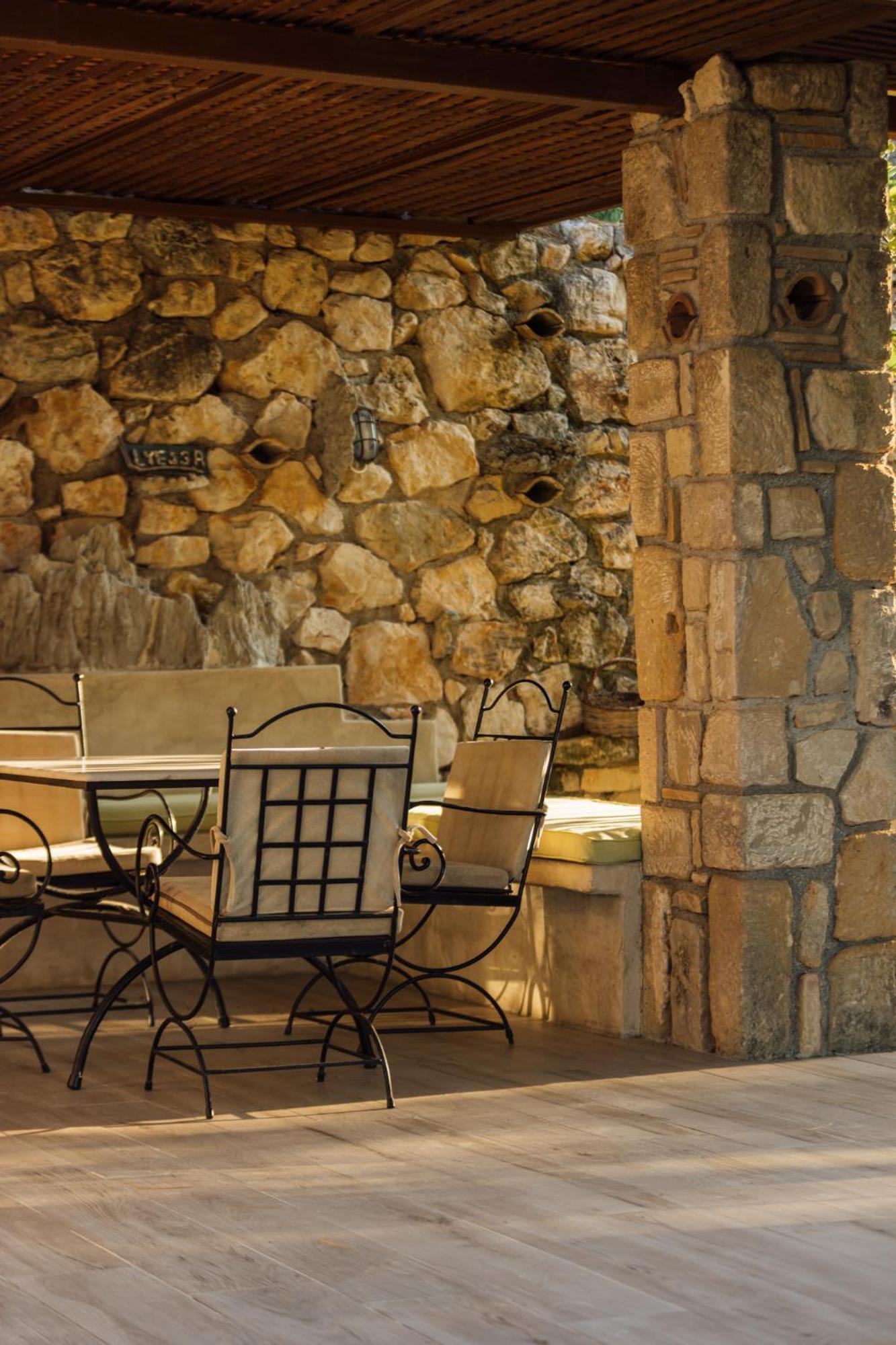 Ilyessa Country house